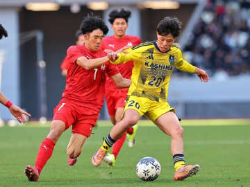 神村学園が日髙の先制ゴール、堀ノ口の鮮烈ミドル弾で２点をリードして後半へ！ 鹿島学園は守護神がPKストップ【選手権・決勝】