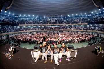 【ライブレポート】Waive、解散公演＜燦＞に日本武道館が眩しく清々しく発光した理由「また会う日を願っています」