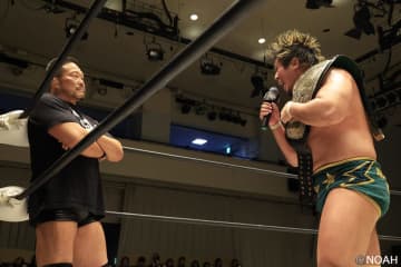 「断る理由はアイドンノウ」GHC王座を防衛したYoshiki Inamuraの前に杉浦貴が現れるも、握手をスルーされ「オーマイ、ゴッドファーザー」