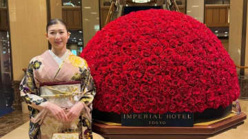 池江璃花子「モデルさん以上」の豪華絢爛な晴れ着姿　「バラより素敵」と絶賛の嵐