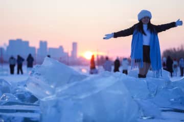 松花江の採氷場が人気撮影スポットに　中国・ハルビン市