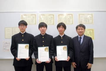 発明のきっかけは、祖母のけが　京葉工業高の3人、人工筋肉で関節補助するサポーター開発　　軽量で低コスト、特許も取得