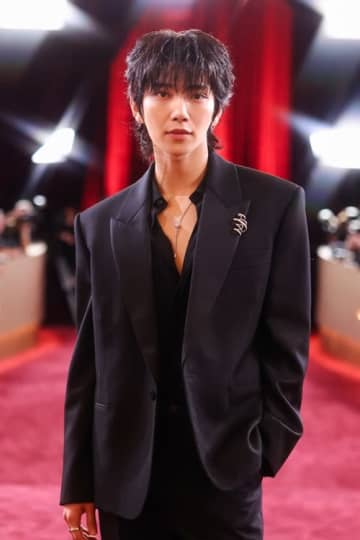 SEVENTEEN・ジョシュア、ハリウッド俳優多数出席の「ゴールデングローブ賞」に登場