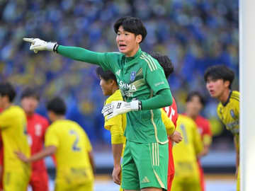 「日本の舞台で輝く少年」「PKをセーブ」鹿島学園は準優勝も…好守を連発したタイ人GKの活躍ぶりを母国メディアが報道！「鳥肌が立つくらいチームを救った」などファンも注目【選手権】