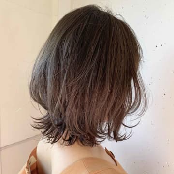 毎回同じカット → ちょっと待ったーー！【40・50代】が若見えする♡「ふんわりウルフ」