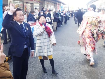 衆院議員不在の社民党　衆院選へ比例票掘り起こしに懸命　福島党首、横浜で「成人の日」に訴え
