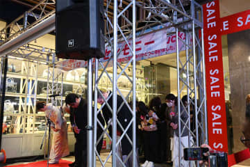 「ありがとうー！」心斎橋OPAが閉館、31年の歴史に幕「びっくり」