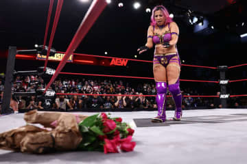 【ＡＥＷ】白川未奈　レディ・フロストに圧勝も…謎の花束に困惑「誰から？」