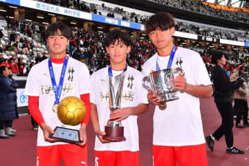 【高校サッカー】神村学園が史上６校目の夏冬２冠　イレブンたたえる有村監督「子供たちの努力の結晶」