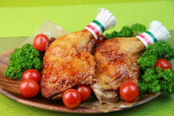 コウケンテツ、しっとり柔らか『鶏手羽ローストチキン風弁当』のレシピを公開　可愛い見た目が話題に「可愛い手羽先、やってみたい！お弁当、彩りが大事ですね！！」「少しの手間で、可愛く素敵な一品になりますね。オレンジ、白、グリーンで色鮮やかで綺麗です。」