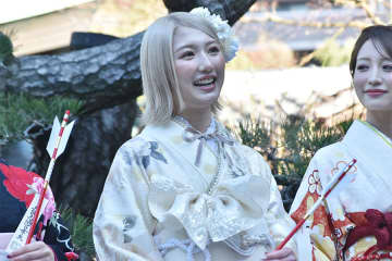 NMB48キャプテン塩月希依音、成人式で意欲みせ「1万人以上の会場でライブを」