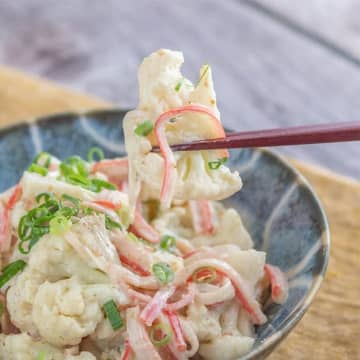 【ブロッコリーより好きかも！】「あと一品」に迷ったらコレ。火を使わない簡単カリフラワーレシピ