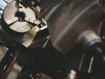 韓国の国内工作機械受注額が半減「日本は持ちこたえているのに」＝ネット「技術の差は100年」