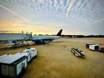 絶対アカン…空港の公式SNSが"まさかの落とし物"を公開→異例の呼びかけ「持ち主を探すのを手伝ってくれませんか？」