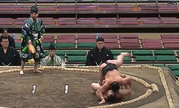 序二段力士が土俵上で“珍しい”振る舞い 年上力士への“敬意”に反響