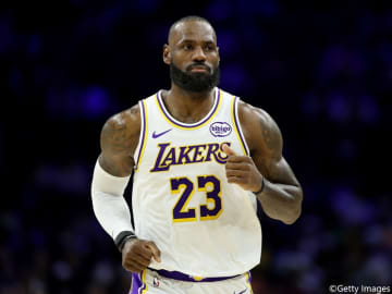 日本時間13日のキングス戦からレブロンのユニフォームへ“23年目を記念したパッチ”が導入