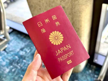 帰国時の税関申告、Visit Japan Web端末が大行列…　紙のほうが早い？←裏技あります