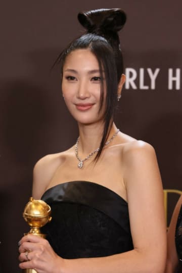 「KPOPガールズ！デーモン・ハンターズ」の「Golden」を歌ったEJAE、韓国語で「母さん、愛してる」…ゴールデングローブ賞で2冠