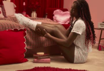 “贈る相手”も“贈り方”も自由でいい、LUSHのロマンティックなバレンタインコスメにときめく♥