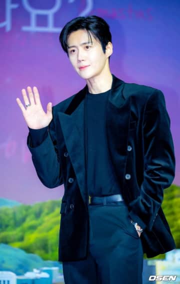 『恋の通訳、できますか？』キム・ソンホ、“多言語演技”の難しさを吐露「次はアクションを…」