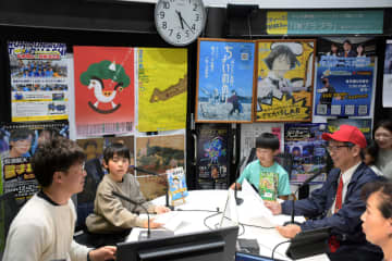 豊橋市の小学生がラジオでおすすめの本を紹介、読書の魅力を地域に発信