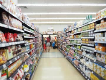 鮮魚コーナーで初対面の女性と意気投合。店員さんの“勘違いサービス”に「笑いが止まらない」