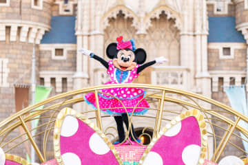 ディズニー・パルパルーザ「ミニーのファンダーランド」開幕。今年も全域がミニー色に染まる！