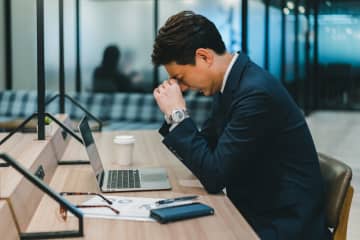エリート課長の転落…重大ミスで自分の価値を見失った30代男性、深夜のオフィスで気づいた“仕事一筋の人生”の虚無