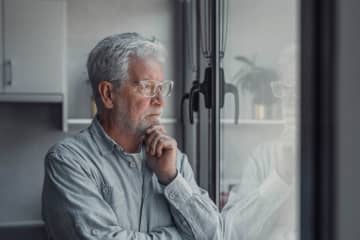 65歳で定年退職し、年金は「月13万円」…老後は働くつもりがないのですが、一人暮らしであればなんとかやりくりできるでしょうか？