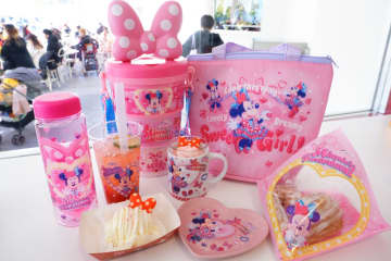 「ミニーのファンダーランド」スーベニア付きメニューを大人買い！　ランチケースはキラキラの持ち手がおしゃれ