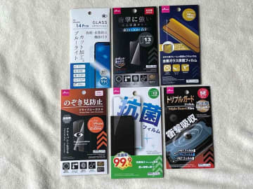 【ダイソー高機能】ストックしておくと安心◎110円から買える「スマホフィルム」が優秀！