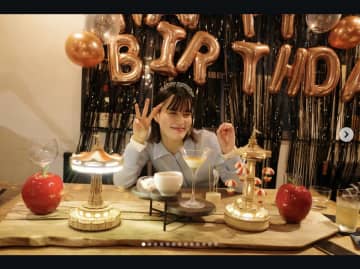 橋本愛、30歳バースデー迎え「言葉が出ないほど感動」　ティアラに笑顔のオフショット