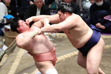 【大相撲】大の里が宇良戦の取り直しで〝命拾い〟「自分の中では負けだと思っていた」