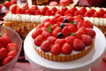 【食べ放題ニュース】「絶品パフェ＆クレープ食べ放題」はアツすぎる！神内容の「苺スイーツホテルビュッフェ」を発見♪