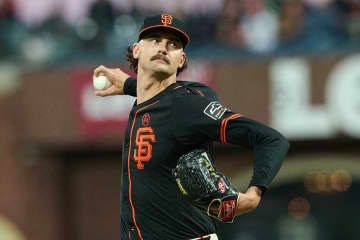 213cmオリ新助っ人に衝撃「エグイくらいデカい」　日本人投手と並ぶと…「距離感バグる」の声