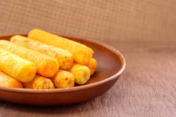 「過去一番炎上してる」料理研究家・リュウジが謝罪　“超有名駄菓子”のレビュー動画が「不快すぎる」とネットで波紋「味の好みが合わないのは個人の自由」「企画に起用したのが問題でしたね」「その商品へのリスペクトや配慮がなければ、見る側も作る側も不愉快になるのは当たり前」