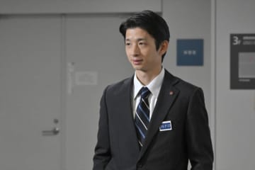 緒形敦、『東京P.D. 警視庁広報2係』にて父・直人と地上波ドラマ親子初共演　安藤直司（直人）の若い頃を演じる