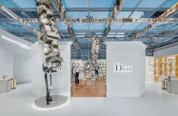 Dior×ジョナサン・アンダーソン始動！世界を巡る没入型ディスプレイと新作コレクション