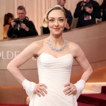 アマンダ・サイフリッド、ゴールデングローブ賞のドレスは制作に400時間！