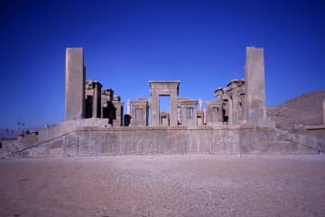 ユーラシア陸路横断旅行が困難に。イラン全土に渡航中止勧告