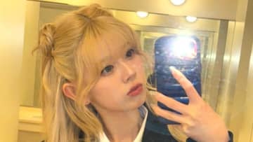 NiziU・RIKU 金髪×制服の“ギャル姿”に「もう天使にしか見えない」とファン歓喜！艶やかな肌とリップが映える至近距離自撮りショット公開