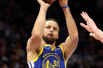 ステフィン・カリーがNBAの歴史で「唯一無二」と言える決定的な理由　「ほとんどのスーパースターと逆のことをやっている」と米メディア