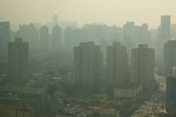 ウクライナ侵攻もトランプ関税も経済的には非合理的　経済が予測不可能なのはなぜか