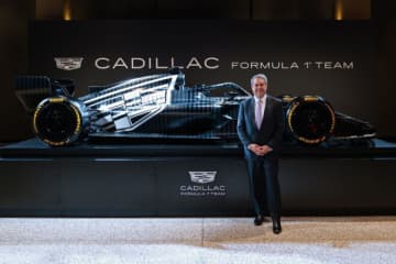 キャデラックF1がバルセロナテスト用スペシャルリバリーを発表。“空力面の秘密を隠す”工夫がなされたモノクロームのデザイン