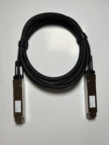 ウェーブスプリッタ・ジャパン、「極細800G AEC」を1月15日より受注開始