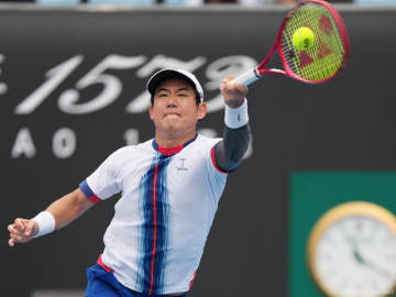 西岡良仁、無念の途中棄権で予選2回戦敗退。31大会続いたグランドスラム本戦出場記録がストップ[全豪オープン予選]