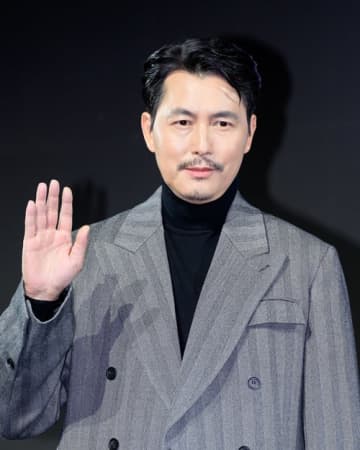 年下モデルに子を産ませ、別の女性と結婚した俳優チョン・ウソン　演技称賛の“やらせ投稿疑惑”を否定「事実ではない」