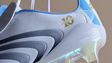 伝説の「メッシスパイク」が復刻！adidasから限定モデルとして登場…アルゼンチン代表“次代の10番”が着用中
