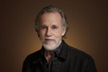 歌手ジャクソン・ブラウン息子イーサン・ブラウンさんの死因は「フェンタニル」