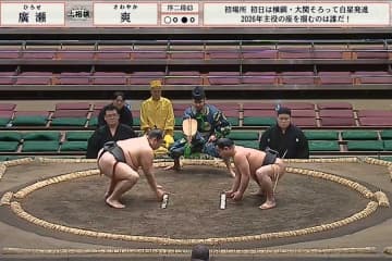 大相撲の土俵で突然、ベテラン力士へ気遣い「優しい」　25歳若手のジェスチャーに広がる喝采